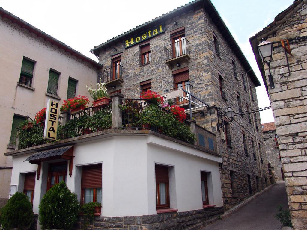 Hostal Pirineos Sarvise Hotel Exterior photo