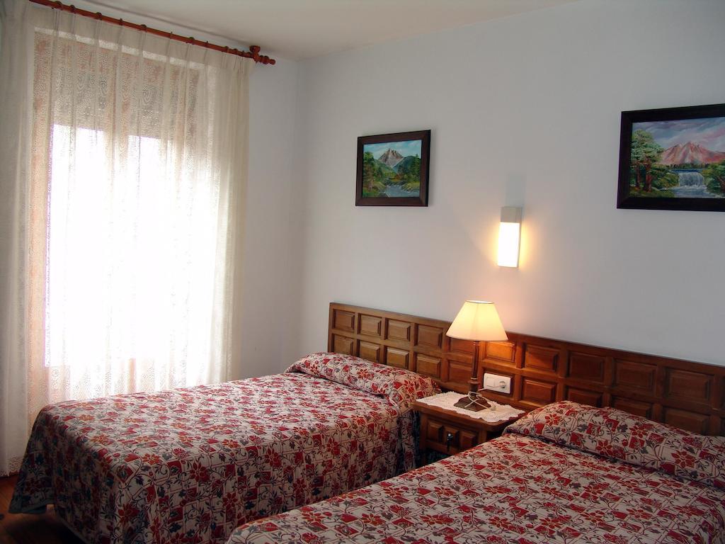Hostal Pirineos Sarvise Exterior photo