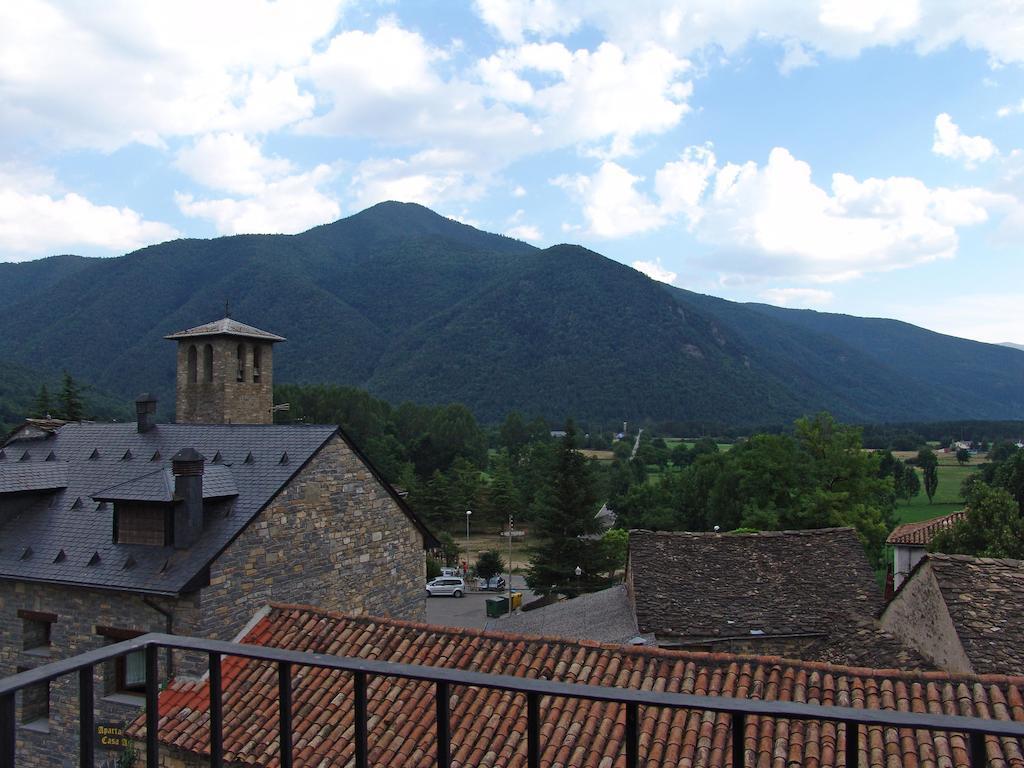 Hostal Pirineos Sarvise Hotel Room photo