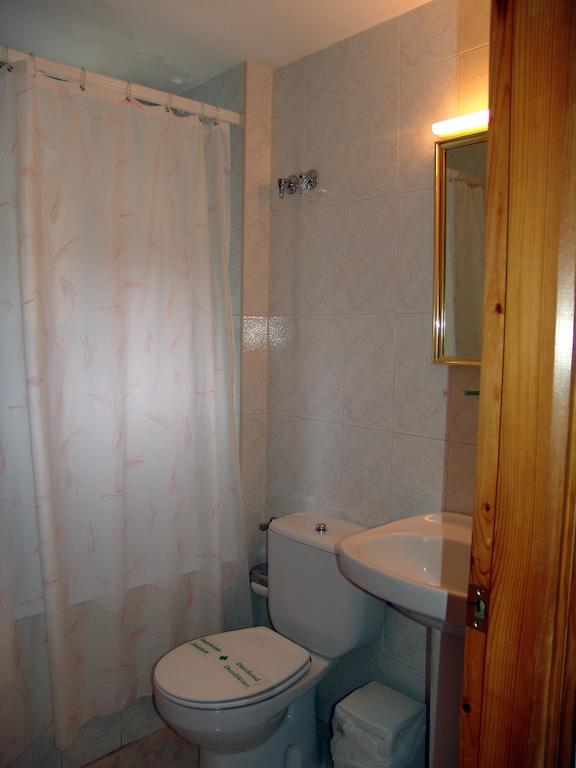 Hostal Pirineos Sarvise Room photo