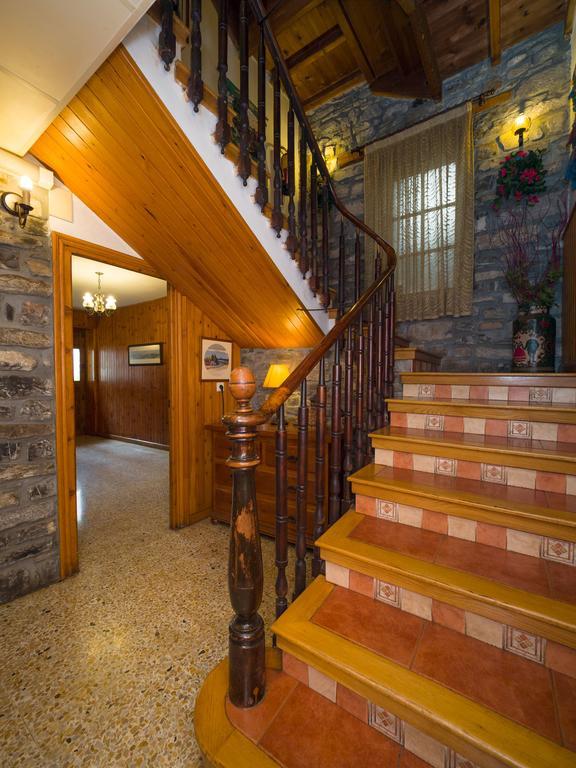 Hostal Pirineos Sarvise Exterior photo