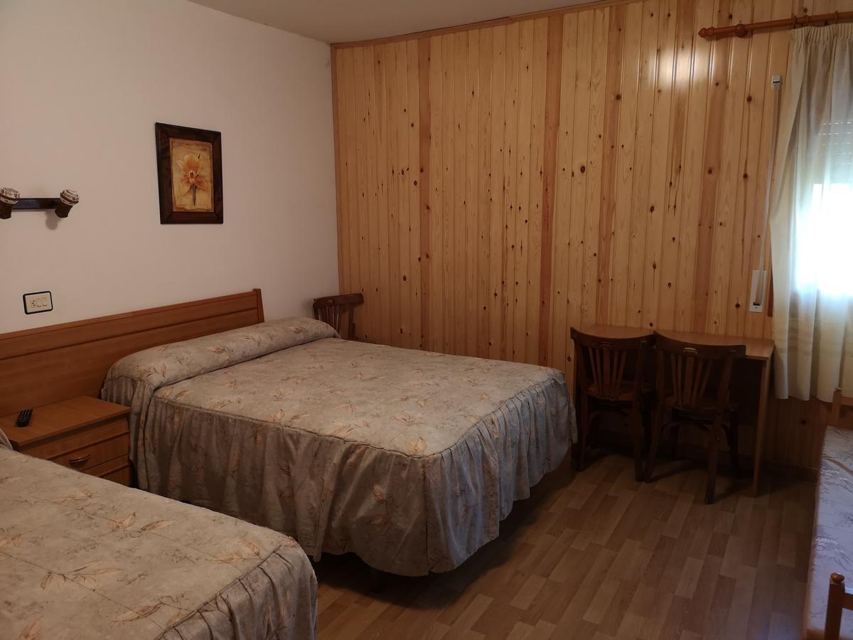 Hostal Pirineos Sarvise Exterior photo